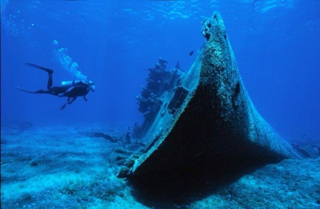Barcos bajo el océano